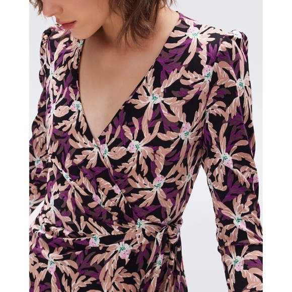 Diane Von Furstenberg Seoul Printed Wrap Jumpsuit Sz 4 Purple Tropical One Piece - Picture 3 of 10